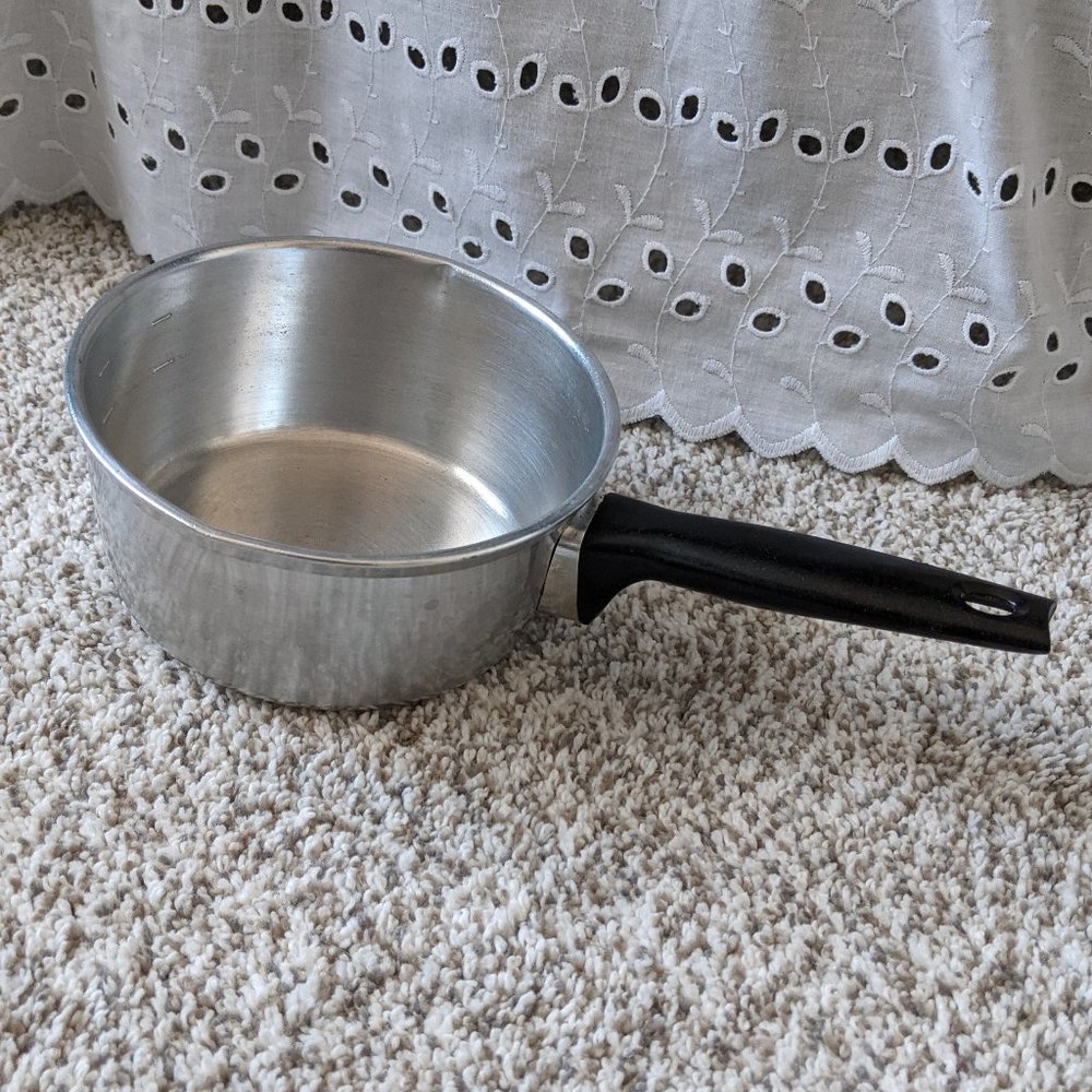 Wear-Ever Aluminum 1 Qt Pot